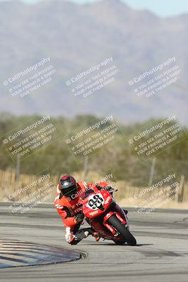 media/Dec-01-2025-Moto Forza (Mon) [[2daa91e15f]]/1-Advanced Group/Session 3 (Turn 3)/